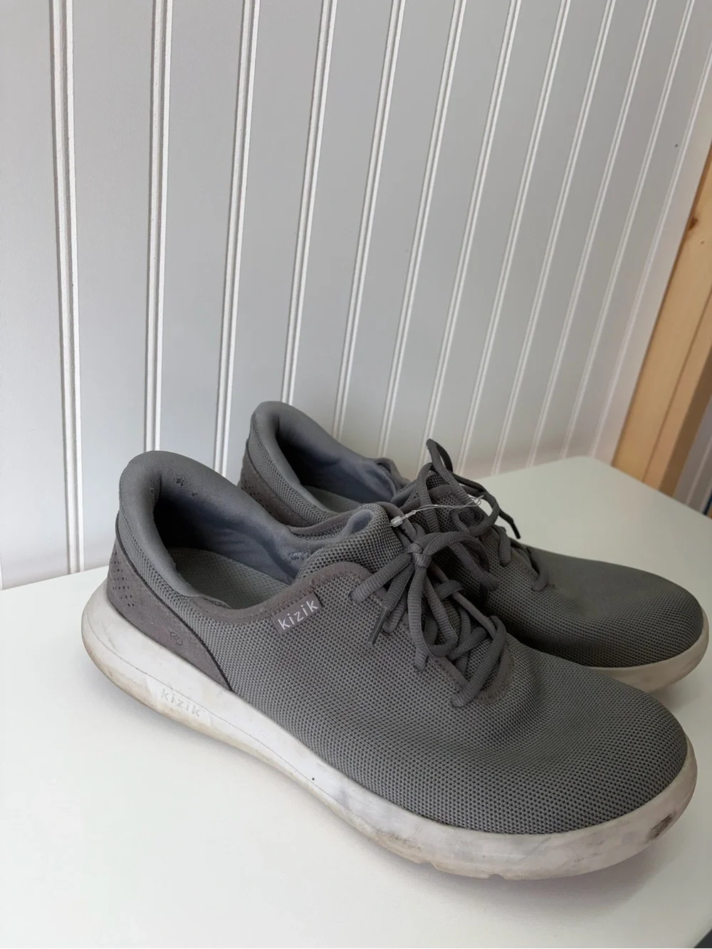 Kizik Men’s Gray Lace-Up Comfort Sneakers